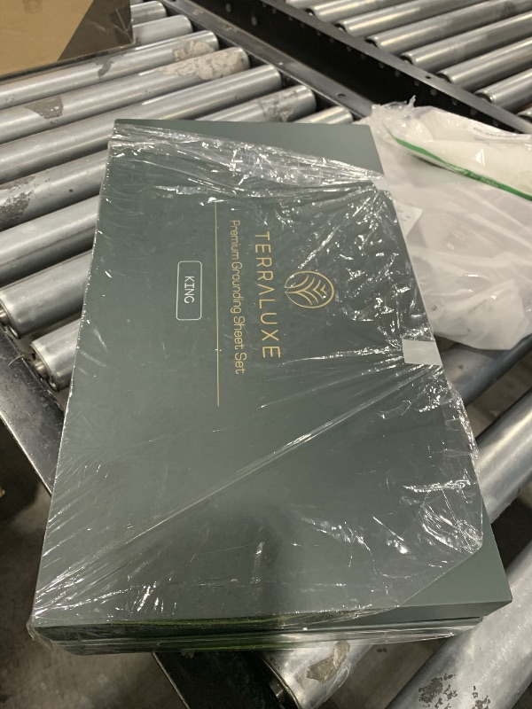 Photo 1 of Terraluxe Grounding Sheets King, 12% Pure Silver, GOTS Certified, Cool, Soft, Fitted Earthing Sheets with Deep Pockets, Includes Tester, Adapter, 2 Cords, Connected Bedding