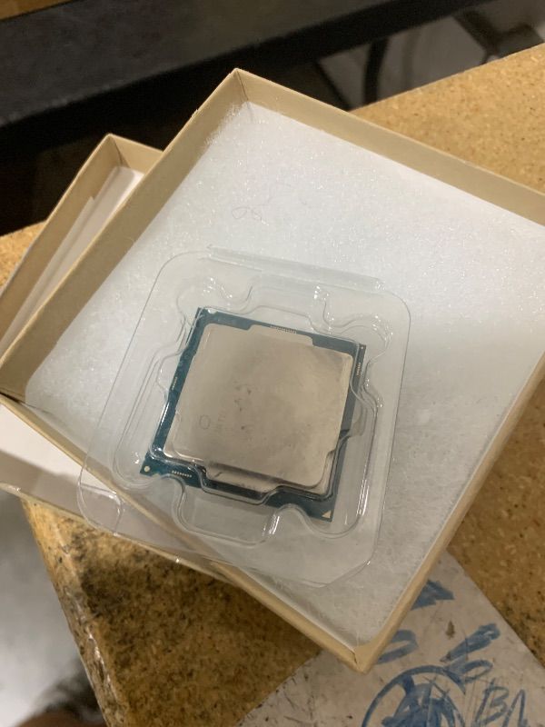 Photo 1 of Intel Core i7-7700 Desktop Processor 4 Cores up to 4.2 GHz LGA 1151 100/200 Series 65W (Renewed)