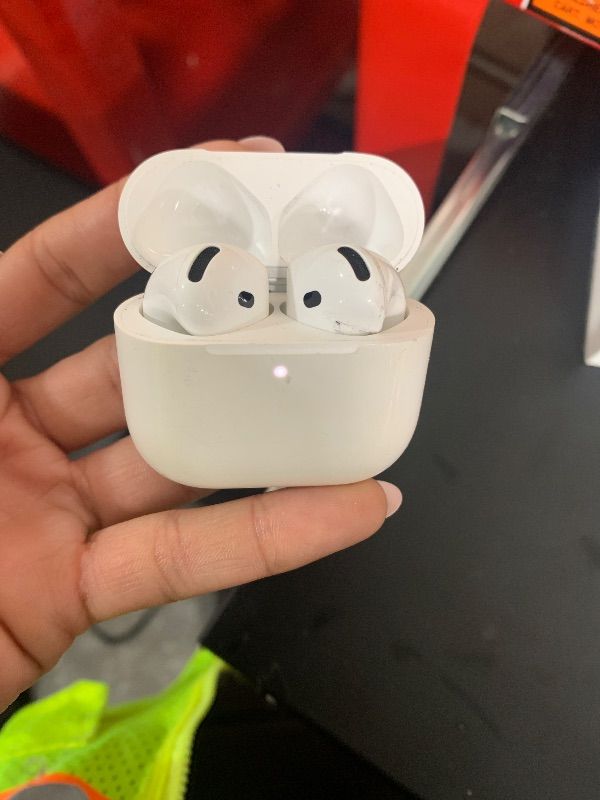 Photo 1 of Apple AirPods 4 