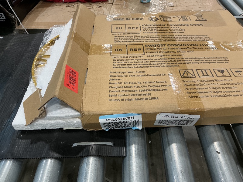 Photo 1 of *UNTESTED*
Large Modern Metal Wall Clocks Rustic Round Silent Non Ticking Battery Operated Roman Numerals Clock for Living Room/Bedroom/Kitchen Wall Decor-(Gold, 40cm)