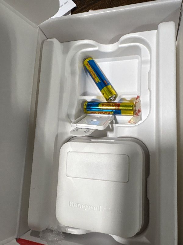 Photo 1 of **MISSING PARTS**
Honeywell Home RCHTSENSOR-1PK, Smart Room Sensor works with T9/T10 WIFI Smart Thermostats