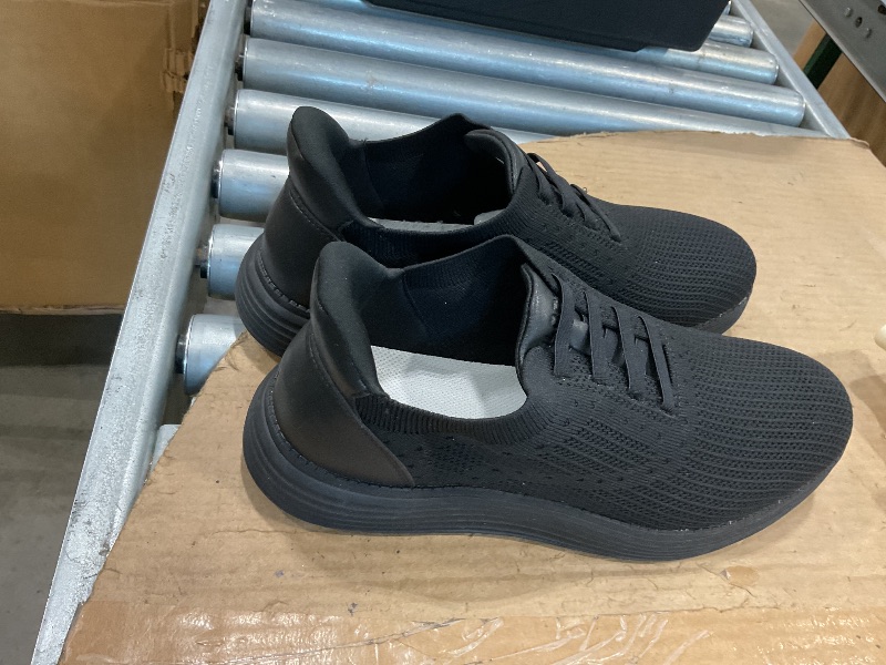 Photo 1 of *MINOR DAMAGE - USED*
VILOCY SIZE 10-11 Men Size