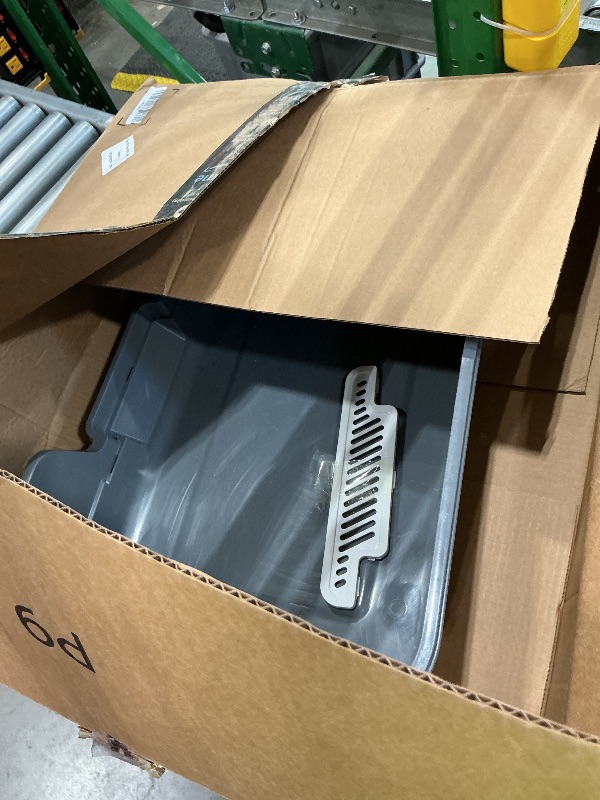 Photo 1 of *MINOR DAMAGE - USED*
LoopTime Extea Large Cat Litter Box with High Sides,Cat Boxes for Indoor Cats,Cat Litter Pan for Kitty,Litter Box with Low Entry,Easy to Clean,Anti-Splashing,23.6" x15.7" x6.2" (Grey)