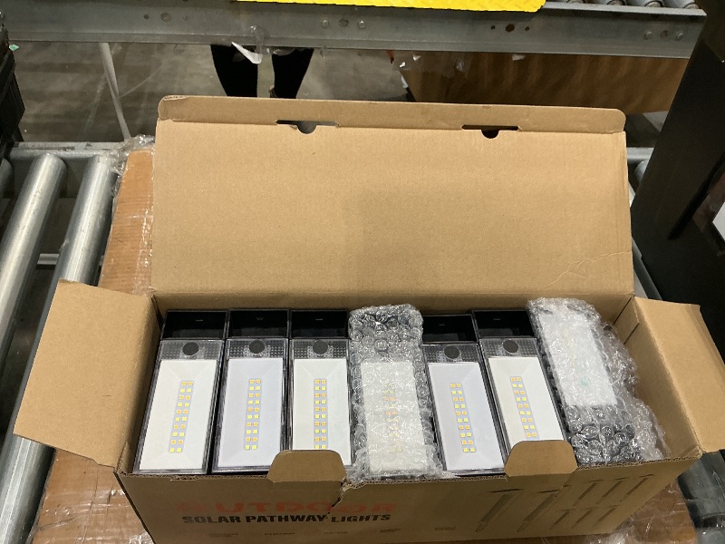 Photo 1 of **UNTESTED**
COXSENI Solar Pathway Lights Outdoor 8 Pack, 3 Color in 1 Bright Landscape Lighting with Cool/Warm/Daylight White Modes, Auto On/Off, IP65 Waterproof for Yard Garden Patio Walkway Sidewalk Lawn Decor
