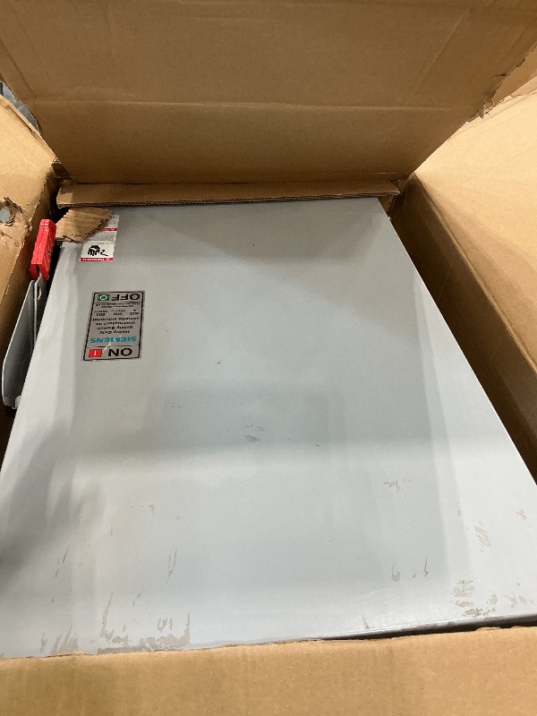 Photo 1 of **USED - MINOR DAMAGE**
SIEMENS GF325NRA General Duty SAFETY Switch, Fusible, 3 Pole, 240 Volt, 400 Amp, Outdoor Rated