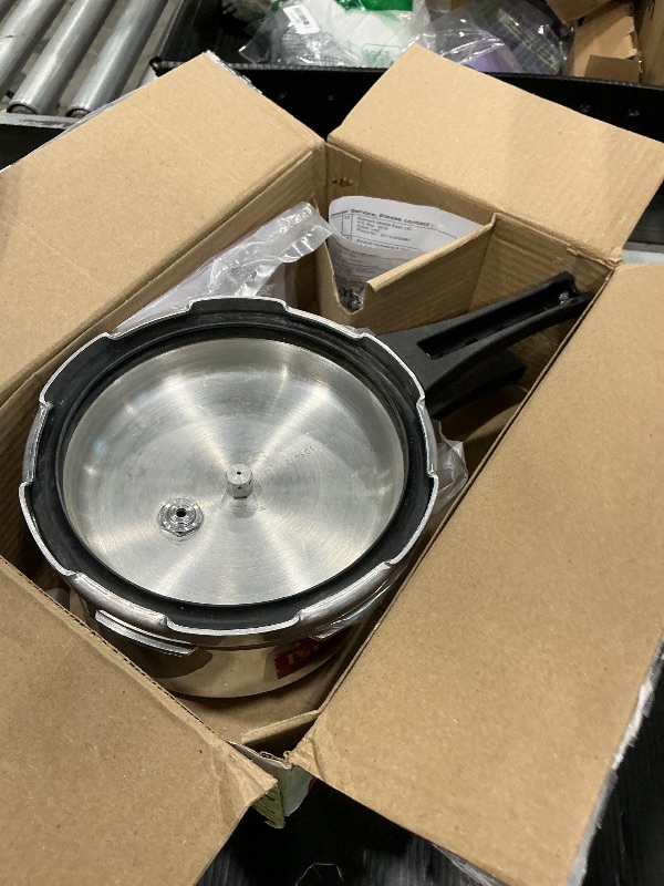 Photo 1 of ** SOLD AS IS NO REFUND/RETURN** SEE COMMENTS!
Prestige Popular Aluminium Pressure Cooker, 2 Liter