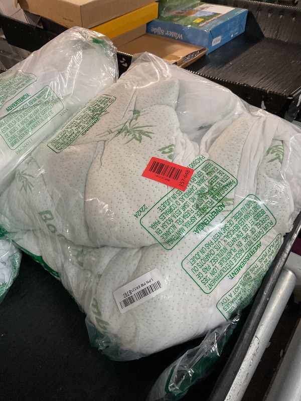 Photo 1 of ***(HEAVILY USED/ MINOR DAMAGE)***Ultra Soft Twin XL Size Mattress Topper - Viscose Made from Bamboo Pillow Top Mattress Pad for Back Pain Relief - Naturally Cooling for Hot Sleepers, Green