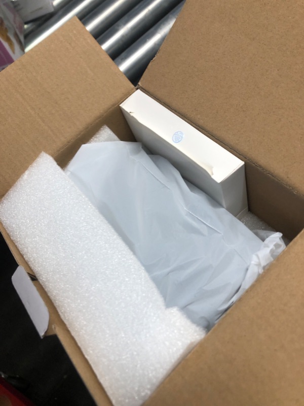 Photo 1 of ?Electric Focus?Magcubic Mini Projector 4K Support, Smart Projector with WiFi 6 and Bluetooth 5.4, 5W Soundbase Speaker, 180° Rotation, Portable Proyector for Home Theater