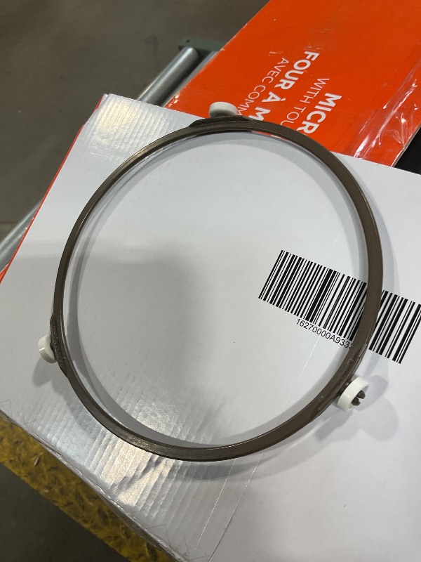 Photo 1 of *FOR PARTS ONLY* COMMERCIAL CHEF 0.9 Cubic Foot Microwave with 10 Power Levels, Small Microwave with Grip Handle, 900W Countertop Microwave with Digital Display, Door Lock and Kitchen Timer, Black