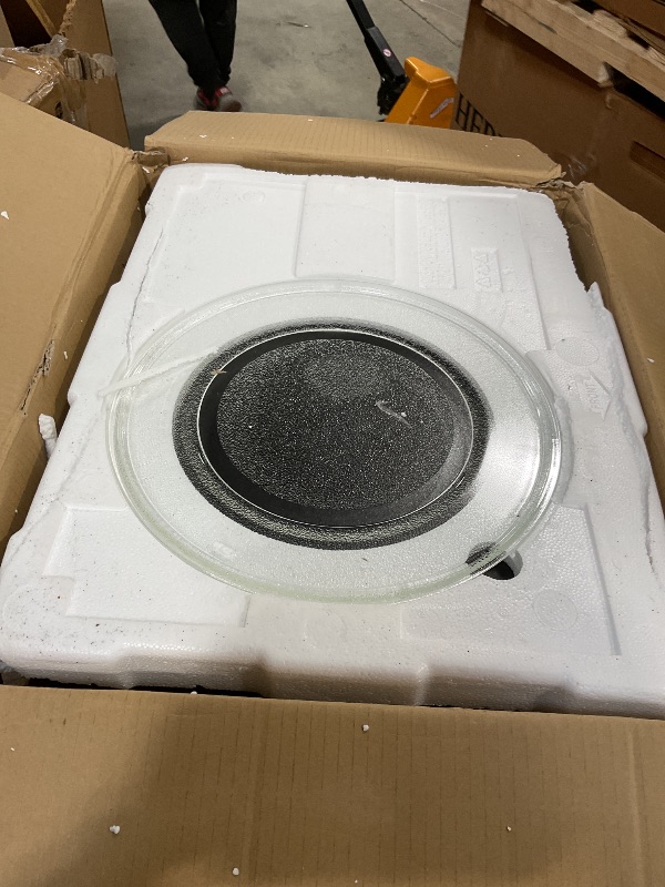 Photo 1 of ***DOOR LATCH IS BROKEN*** SAMSUNG 1.9 cu. ft. Countertop Microwave with Sensor Cooking, Matte Black Stainless Steel, MS19DG8500MTAA