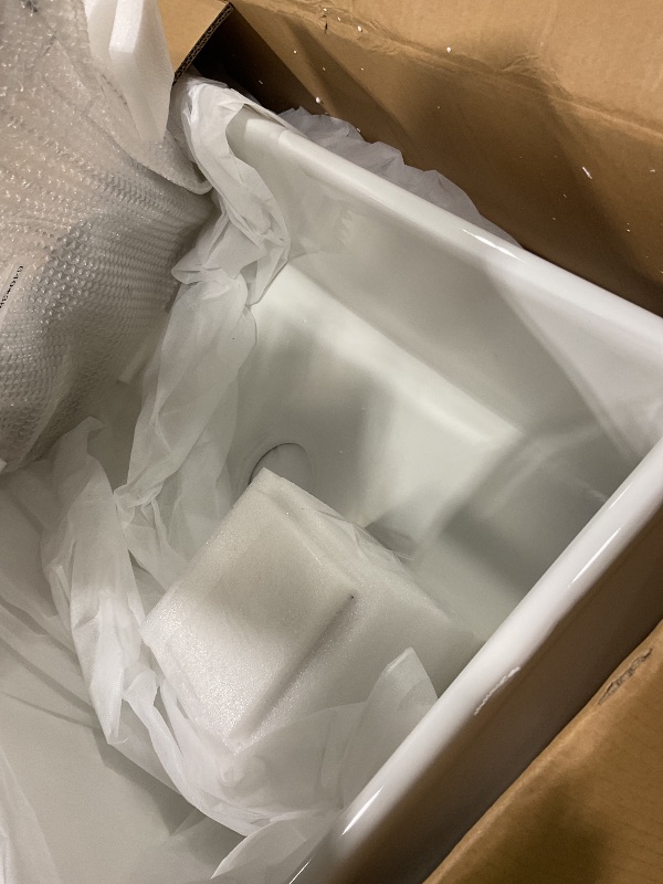 Photo 1 of ***SHOWS SIGNS OF USAGE*** GETPRO Farmhouse Sink 33 Inch Fireclay White Kitchen Sink Apron Front Farm House Large Deep Single Bowl Undermount Modern Luxury Kitchen Basin Easy to Clean