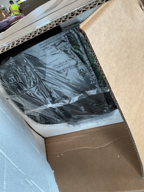 Photo 1 of ***FOR PARTS ONLY DAMAGED*** Amazon Basics 50 Liter / 13.2 Gallon Soft-Close