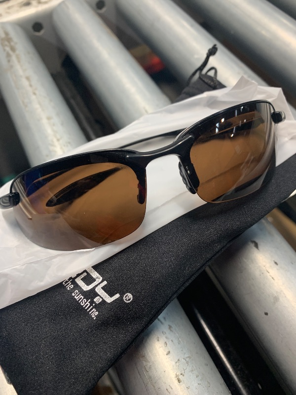 Photo 1 of (only one pair) FEISEDY Retro Oval Cat Eye Sunglasses for Women 90s Narrow Lightweight Shades Y2k Trendy Sunnies B0257