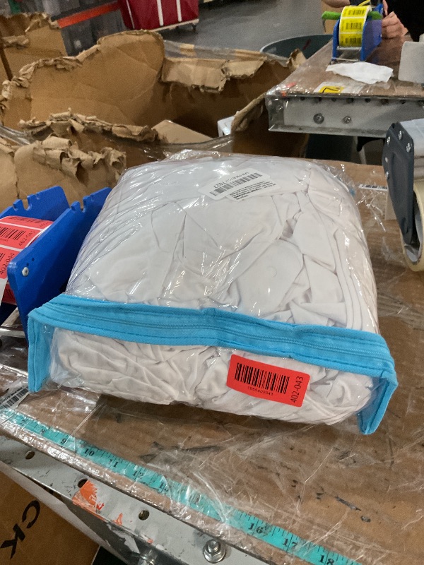 Photo 1 of (QUEEN) (USED/FAIR) Linenspa 4 Inch Mattress Topper Cover QUEEN – Cover Only – Machine Washable – Breathable – Non Slip – Cover for Mattress Topper with Zipper,White