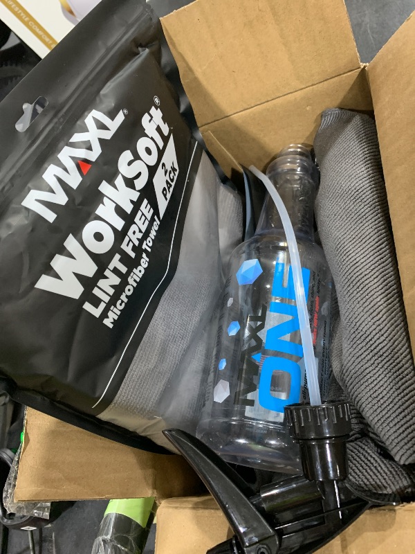 Photo 1 of MAXLONE ™ Car Spray with Triphene® Technology, Quick Spray & Wipe All Purpose Waterless Detailer - Clean, Shine, Protect Paint, Glass, Wheels, Trim Without Pre-Washing (2, 20oz w 4 Micro Fiber Cloth)