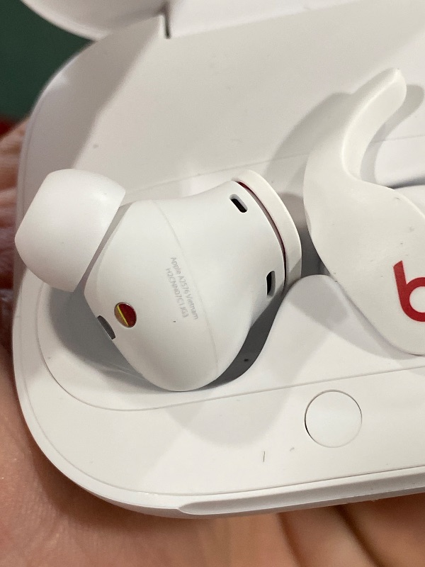 Photo 1 of LEFT EARBUD NONFUNCTIONAL----------------------Beats Fit Pro (1st Gen) - True Wireless Noise Cancelling Earbuds - Active Noise Cancelling - Sweat Resistant Earphones, Compatible with Apple & Android, Class 1 Bluetooth® - Beats White