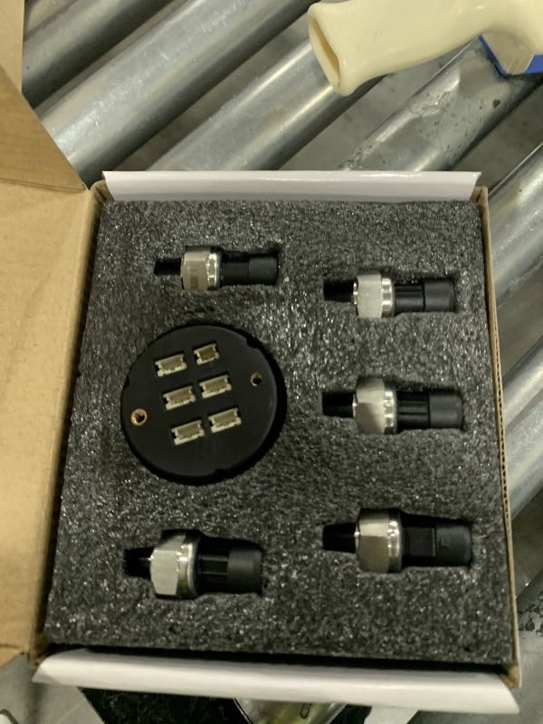 Photo 1 of 12V Solenoid Valve Air Ride Suspension manifold 8-Valve With 5M 9-switch Wired Remote Controller, equipped with five display air pressure gauge blue