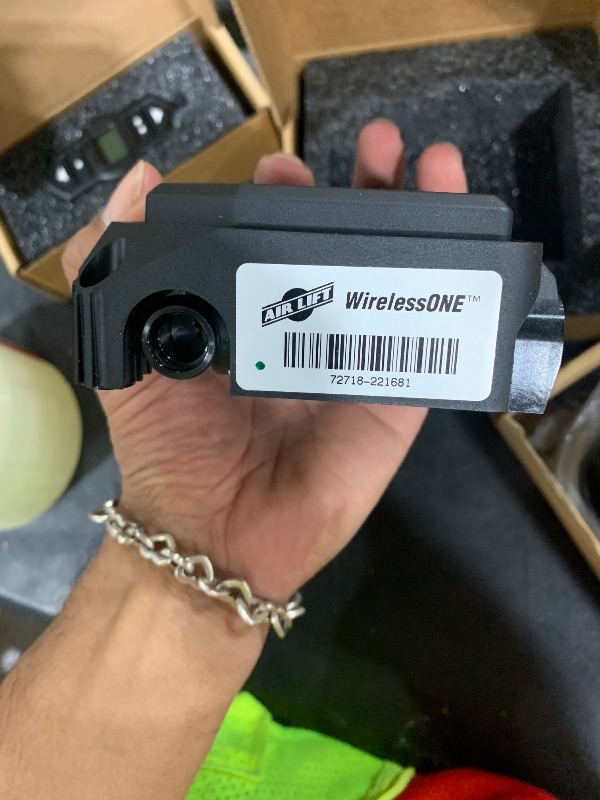 Photo 1 of Air Lift 25980 WirelessOne (2ND Generation) [Replaces 25870]