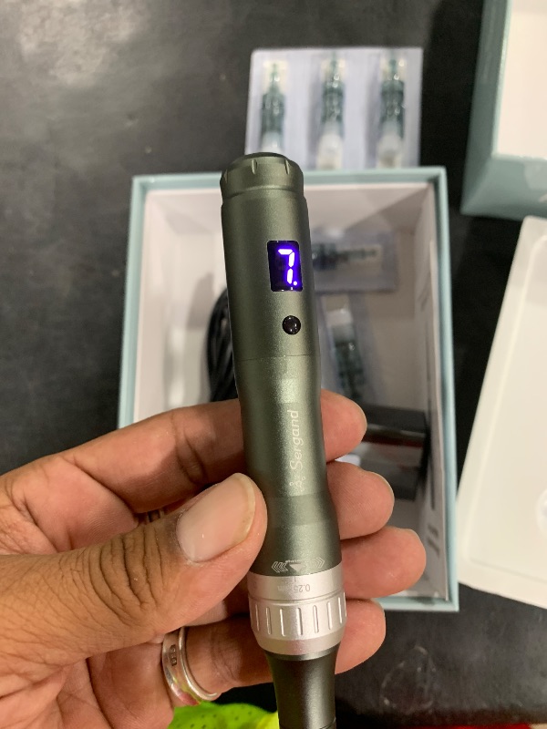 Photo 1 of 0.25mm Derma Roller Pen