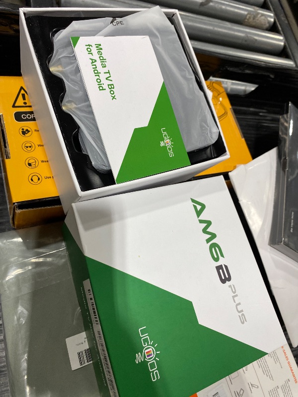 Photo 1 of Ugoos AM6B Plus TV Box Amlogic S922X-J Android 9.0 DDR4 4GB RAM 32GB ROM WiFi6 1000M Ethernet USB 3.0 BT5.0 4K H.265 HDR TV Box