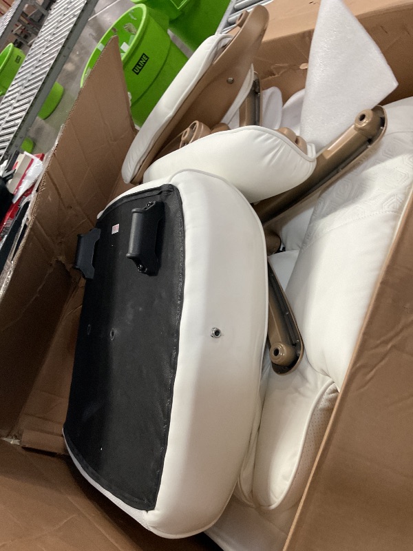 Photo 1 of *UNKNOWN SIZE//NISSING PARTS*
WHITE GAMING CHAIR 