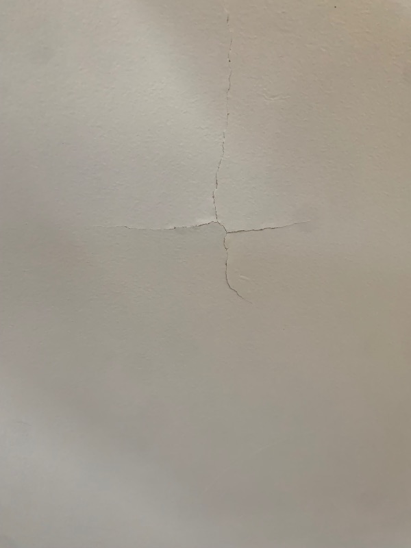 Photo 1 of *CHECK PHOTOS* VIZ-PRO Large Cork Bulletin Board, 60 X 48 Inches, Wall-Mounted Corkboard with Silver Aluminium Frame for School, Office, and Home 5' X 4'