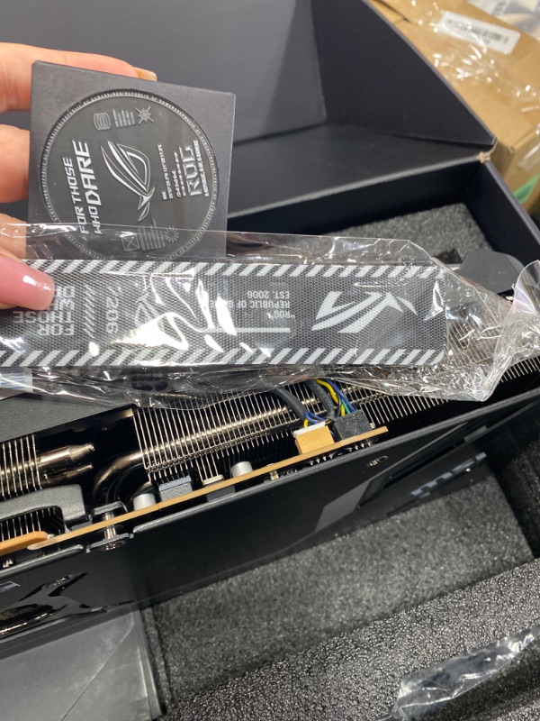 Photo 1 of ***FOR PARTS ONLY*** MSI Geforce RTX 4090 Ventus 3X E 24G OC Pci_E Graphic Card - NVIDIA Geforce RTX 4090 GPU, 24GB GDDR6X 384-Bit Memory, 21 Gbps, PCI Express 4 Interface, Upto 2550 Mhz, TORX Fan 4.0, Triple Fan Design