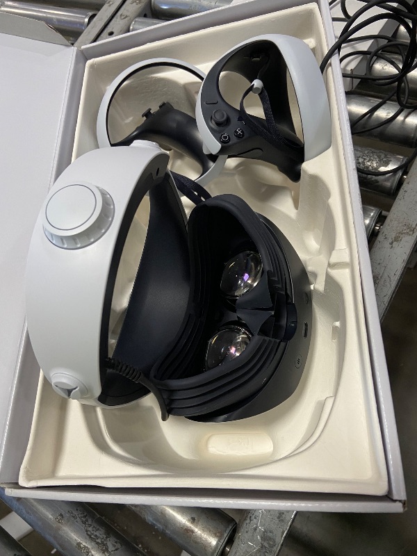 Photo 1 of **PARTS ONLY NON FUNCTIONAL**
PlayStation VR2 Horizon ™