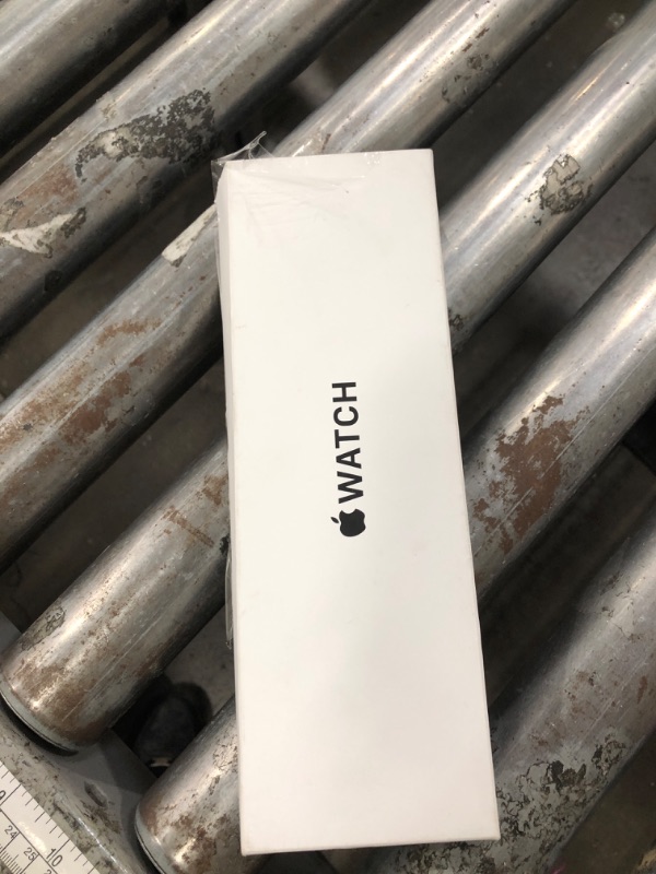 Photo 1 of **FOR PARTS ONLY**
Apple Watch SE (2nd Gen) [GPS + Cellular 40mm] Smartwatch with Starlight Aluminum Case with Lake Green Sport Loop One Size. Fitness and Sleep Trackers, Crash Detection, Carbon Neutral