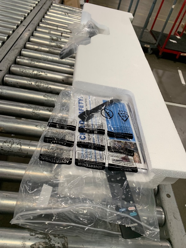 Photo 1 of *********MAJOR DAMAGE TO SCREEN, RIGHT HALF OF THE SCREEN UNWATCHABLE*****************
Panasonic W95 Series 75-inch Mini LED 4K Ultra HD Smart Fire TV, Sport Stadium Mode, ATSC3.0, Dolby Vision IQ, Dolby Atmos, HDR10+ Adaptive, Press and Ask Alexa, 144Hz,