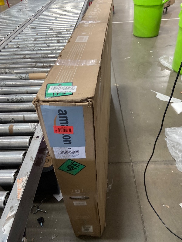 Photo 1 of **BORKEN SCREEN, FOR PARTS ONLY**Samsung 70-Inch Class Crystal UHD U8000F 4K Smart TV (2025 Model) Endless Free Content, Crystal Processor 4K, MetalStream Design, Knox Security, Alexa Built-in