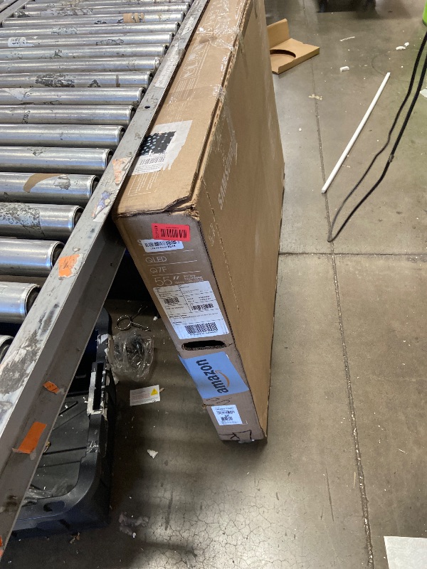 Photo 1 of **DAMAGED SCREEN, PARTS ONLY**Samsung 55-Inch Class QLED Q7F Series Samsung Vision AI Smart TV (2025 Model, 55Q7F) Quantum HDR, Object Tracking Sound Lite, Q4 AI Gen1 Processor, 4K upscaling, Gaming Hub, Alexa Built-in