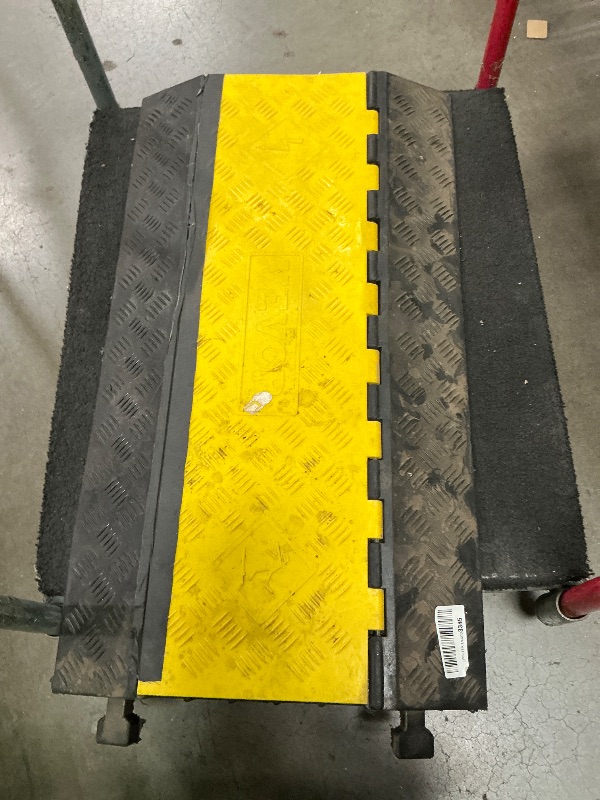 Photo 1 of **Damaged on side**VEVOR 5 Channel Cable Protectors Extreme Rubber Cable Ramps Heavy Duty Protective Cable Wire Cord Ramp Driveway Rubber Traffic Speed Bumps Cable Protector (5-Channel, 1Pack-18000Lb)