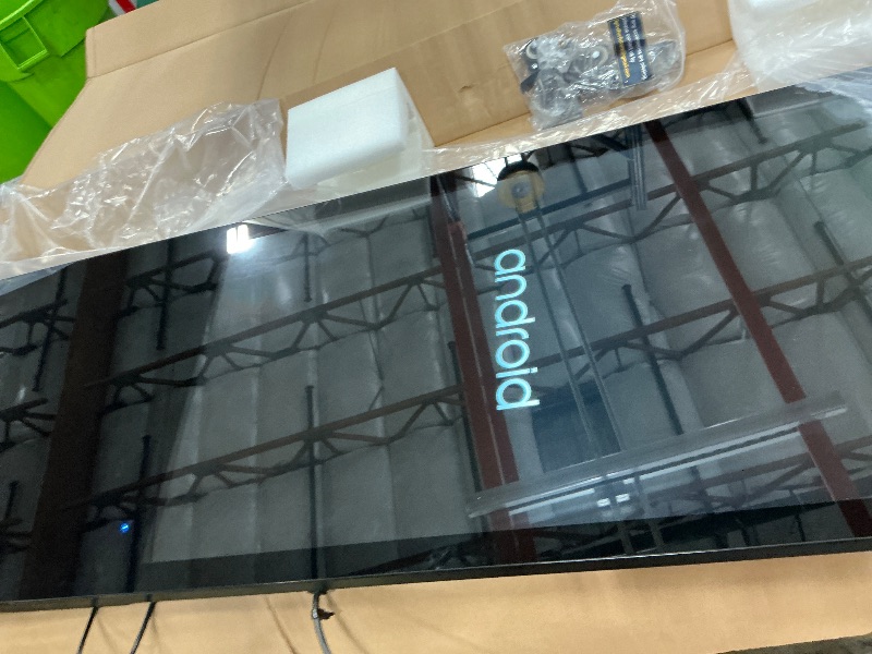 Photo 1 of *SCREEN IS DAMAGED//POWERED ON* antfraer 43" Digital Signage Kiosk Android 11.0 OS, 2K Resolution Digital Signage, Non-Touchscreen Indoor Advertising Display Totem with WiFi & HD Inputs Digital Signage Player
