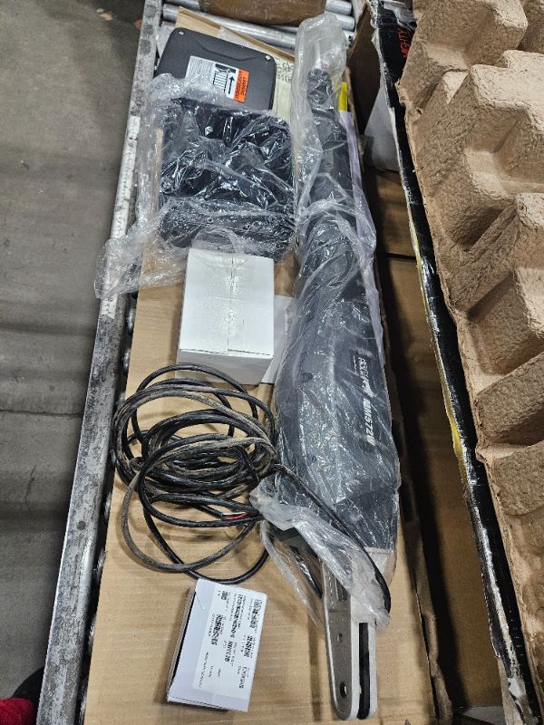 Photo 1 of ***PARTS ONLY**Mighty Mule MM572W HD Dual Arm Gate Openers 12 V Wireless AC/Battery Powered Automatic Gate Opener