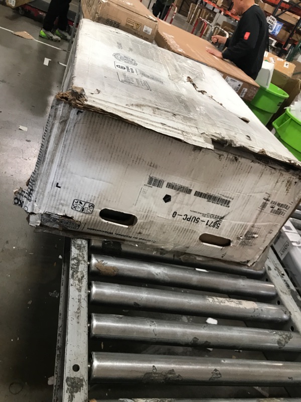 Photo 1 of * DAMAGE ON THE CORNERS*

Riverby 33" Undermount Single-Bowl Workstation Kitchen Sink