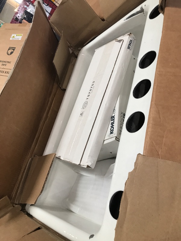 Photo 1 of * DAMAGE ON THE CORNERS*

Riverby 33" Undermount Single-Bowl Workstation Kitchen Sink