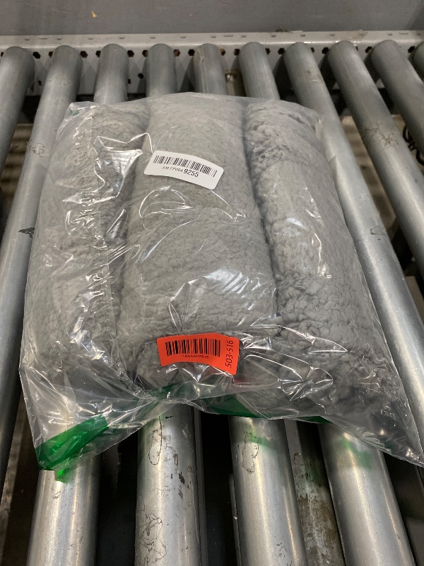 Photo 1 of 1 Pack 3 Calming Blankets Fluffy Premium Fleece Pet Blanket Soft Sherpa Throw for Dog Puppy Cat Grey Medium (30“x20'')