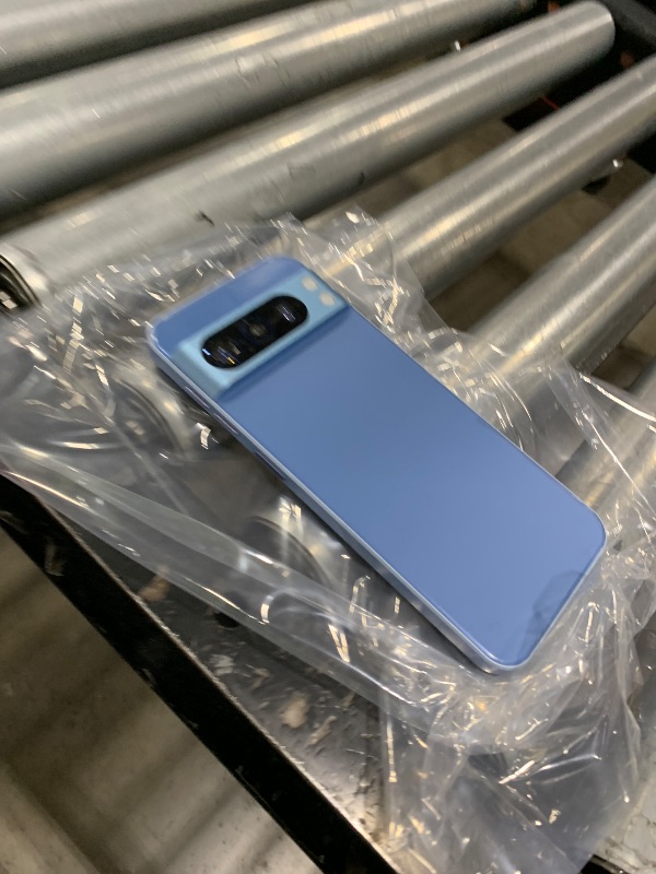 Photo 1 of Google Pixel 8 Pro - Unlocked Android Smartphone with Telephoto Lens and Super Actua Display - 24-Hour Battery - Bay - 128 GB