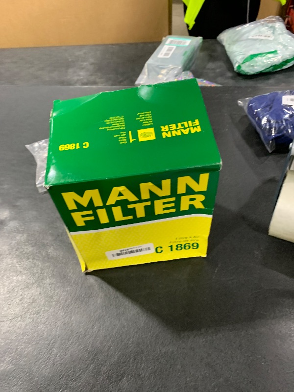Photo 1 of Mann Filter C 1869 Air Filter