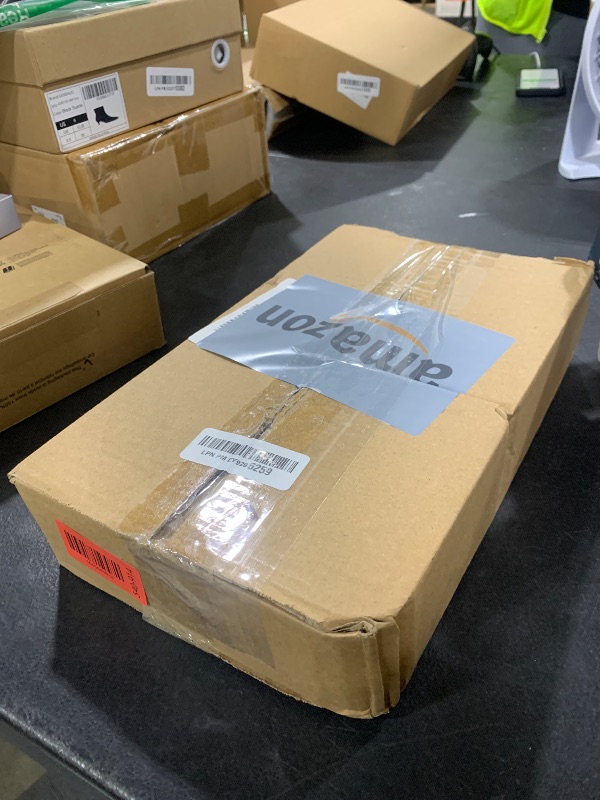 Photo 1 of 6 Pcs Metallic Foil Spray Centerpiece Star Table Decoration Gold Centerpieces Decors with Star Burst Table Centerpieces for Birthday Wedding Holiday Anniversary Graduation Home Party