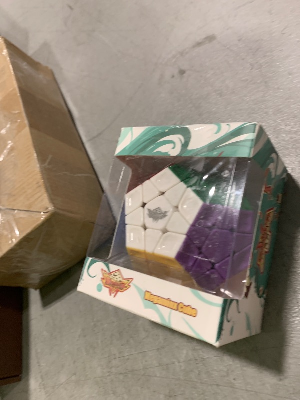Photo 1 of D-FantiX Cyclone Boys 3x3 Megaminx Stickerless Speed Cube Pentagonal Dodecahedron Cube Puzzle Toy