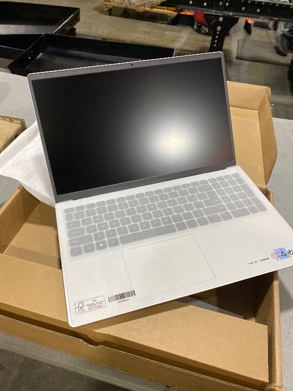 Photo 1 of Dell 15 Laptop DC15250-15.6-inch FHD 120Hz Display, 13th Gen Intel Core i7-1355U, 16GB DDR4 RAM, 512GB SSD, Intel UHD Graphics, Windows 11 Home, Onsite Service - Platinum Silver