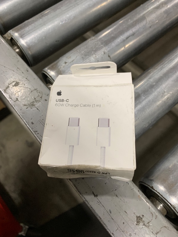 Photo 1 of Apple 60W USB-C to USB-C Woven Charge Cable (1 m): Fast and Convenient Charging