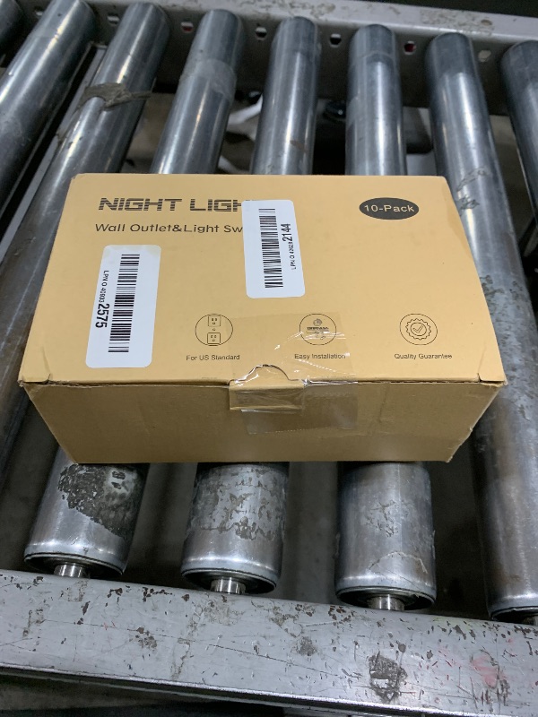 Photo 1 of 10 Pack SOZULAMP 3 Way Wall Light Switch with LED Night Light 15Amp 120/277Volt Rocker White Switch, Automatic On/Off Sensor