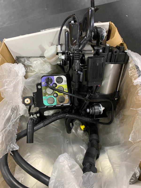 Photo 1 of GELUOXI 949-300 Air Suspension Compressor w/Bracket Replacement for 2011-2020 Jeep Grand Cherokee 68041137AF, 68041137AE, 68204730AB, 68204730AE