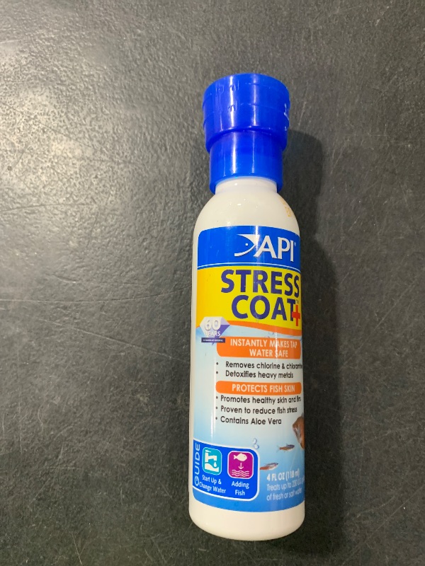 Photo 1 of API STRESS COAT Aquarium Water Conditioner 4-Ounce Bottle (85B)