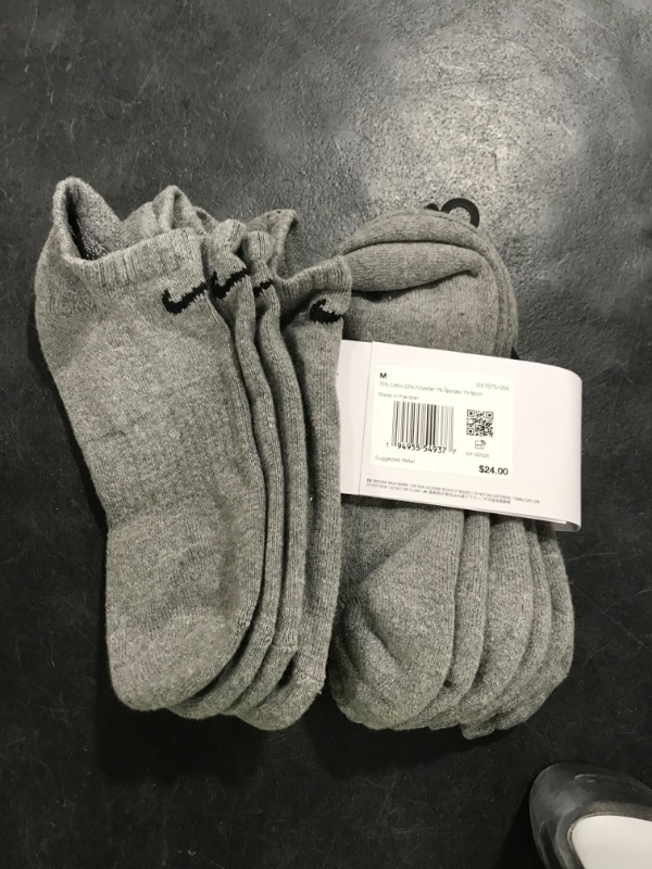 Photo 1 of Nike Unisex Everyday Cushioned Training No-Show Socks (5 Pairs), Carbon Heather/Black, Medium