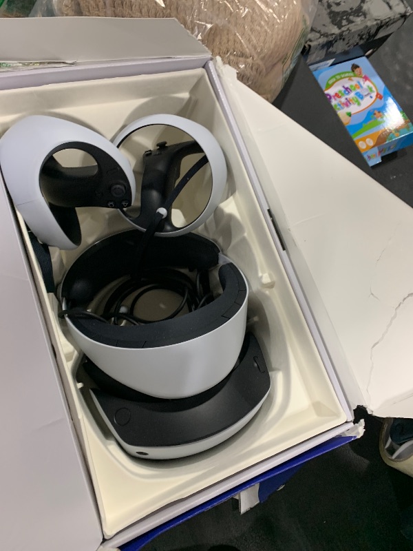 Photo 1 of PlayStation VR2 Horizon Call of The Mountain™ Bundle (PSVR2)