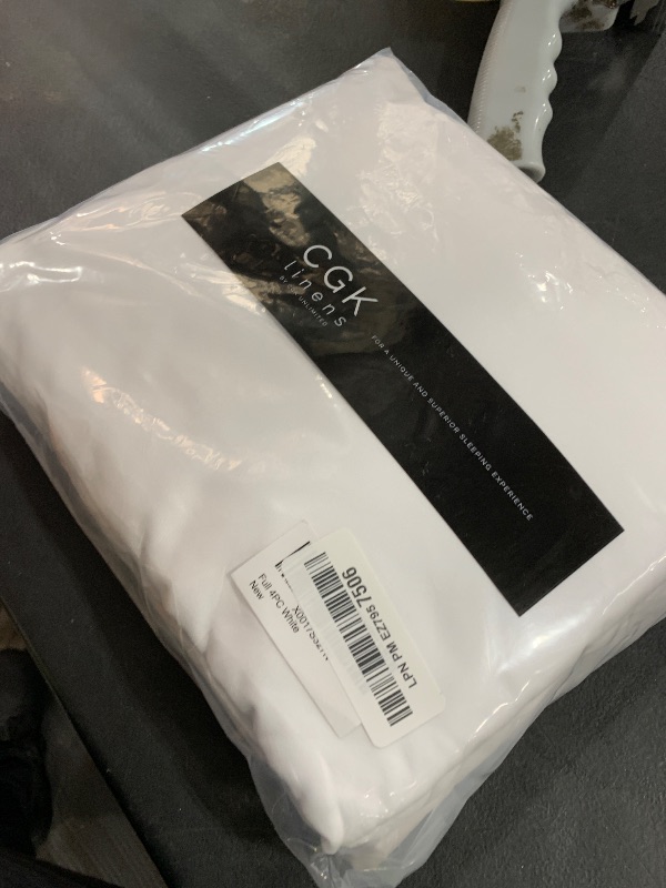 Photo 1 of Full Size 4 Piece Sheet Set - Comfy Breathable & Cooling Bed Sheets Set - Hotel Luxury Bedding for Women, Men, Kids, Teens, Boys & Girls - Deep Pockets, Ultra-Soft and Wrinkle Free - Oeko-Tex - White